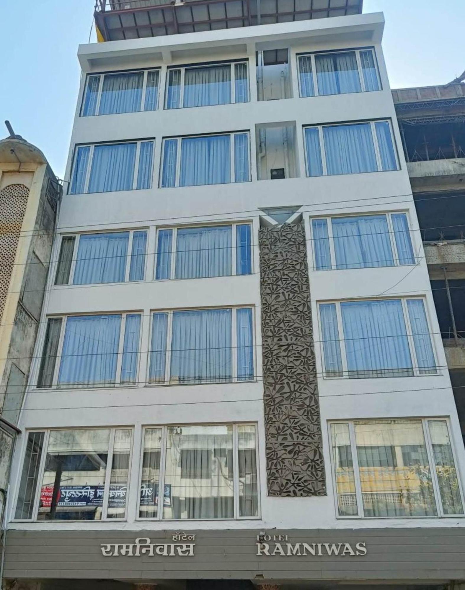 Hotel Ramniwas Jālgaon Exterior foto