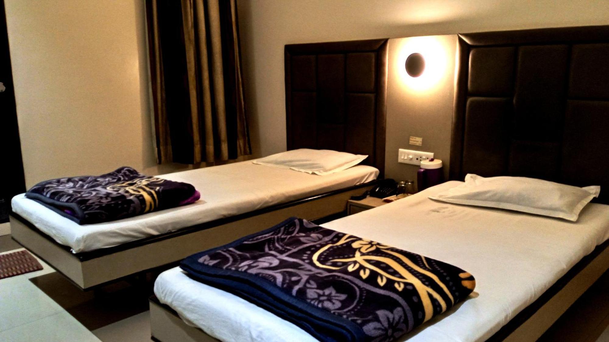 Hotel Ramniwas Jālgaon Exterior foto