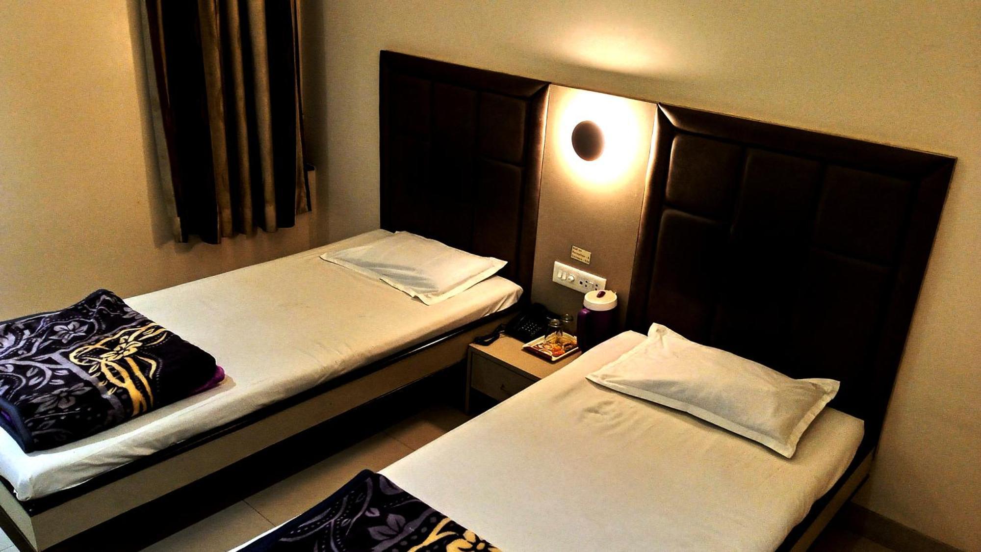 Hotel Ramniwas Jālgaon Exterior foto